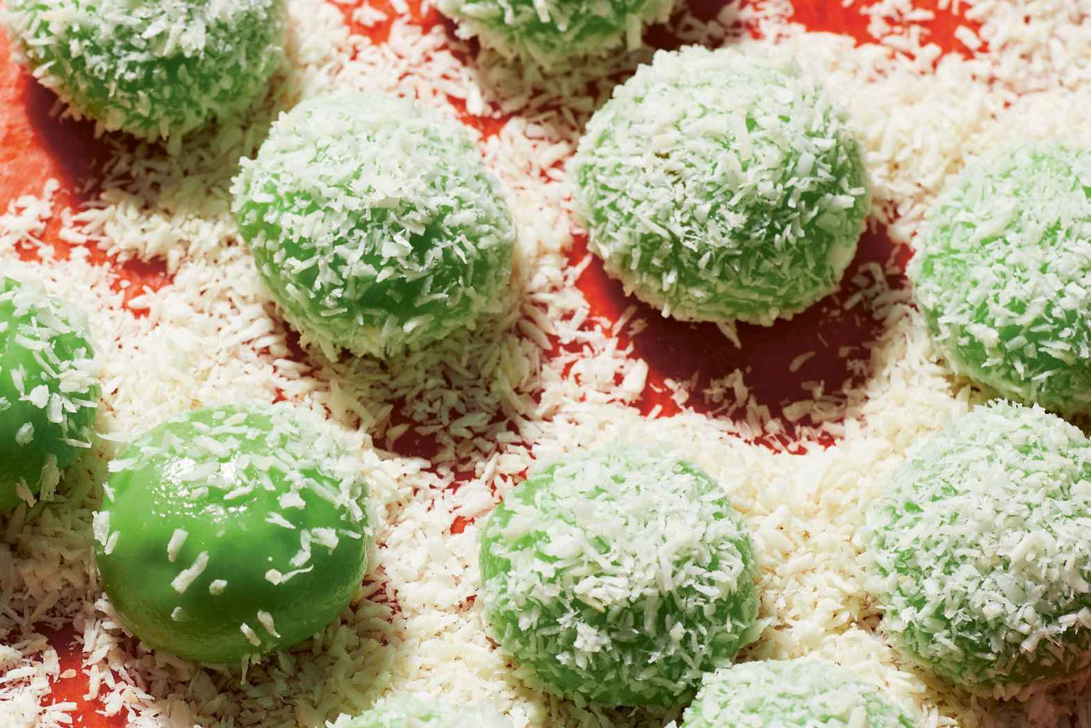 Pandan Mochi Balls With Palm Sugar And Peanut Butter Recipe (Mochi Nhân Đậu Phộng)