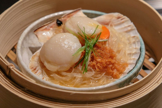 Steamed scallops with glass noodles and fried garlic