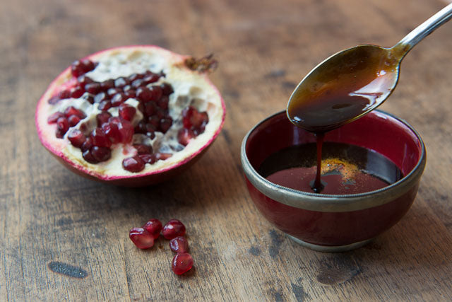 https://www.souschef.co.uk/cdn/shop/articles/pomegranate_molasses_800x.jpg?v=1592563098