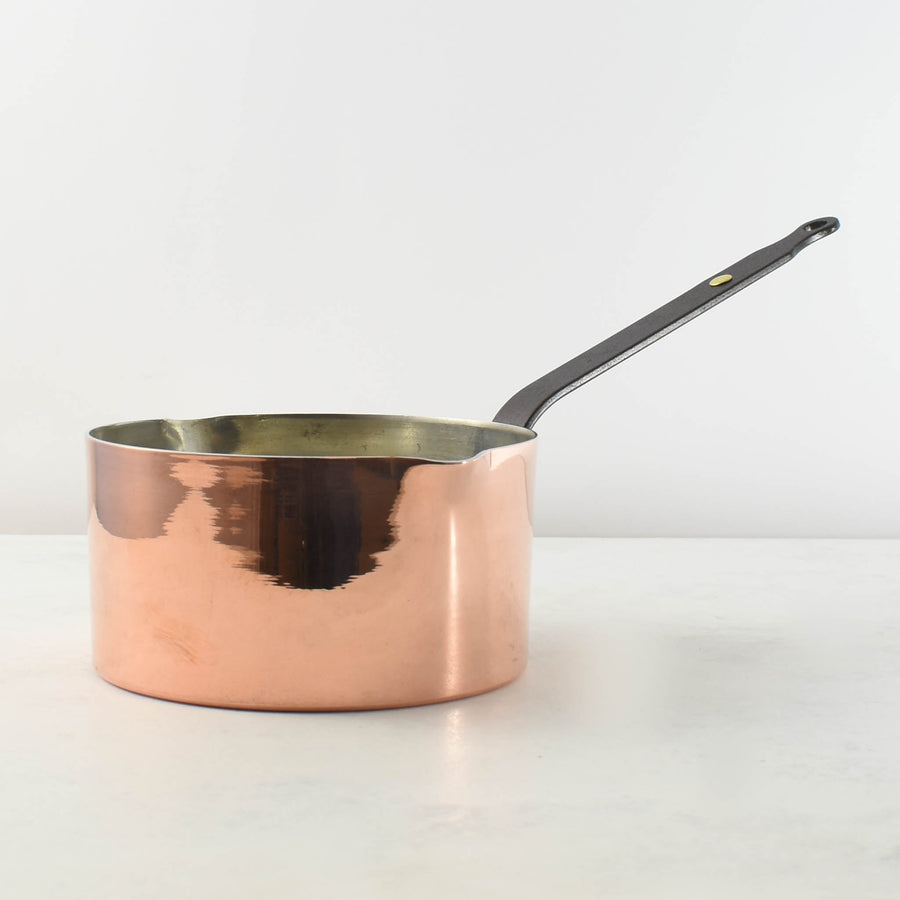 https://www.souschef.co.uk/cdn/shop/files/NF0036NethertonFoundryCopperMilkPan_6Lifestyle_1200x900.jpg?v=1688126151