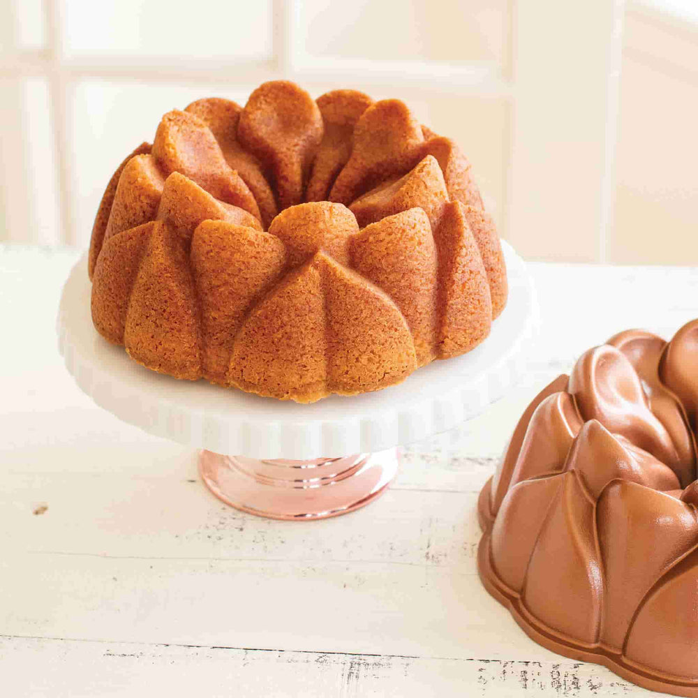 Nordicware Toffee Magnolia Bundt Pan, 2.4L