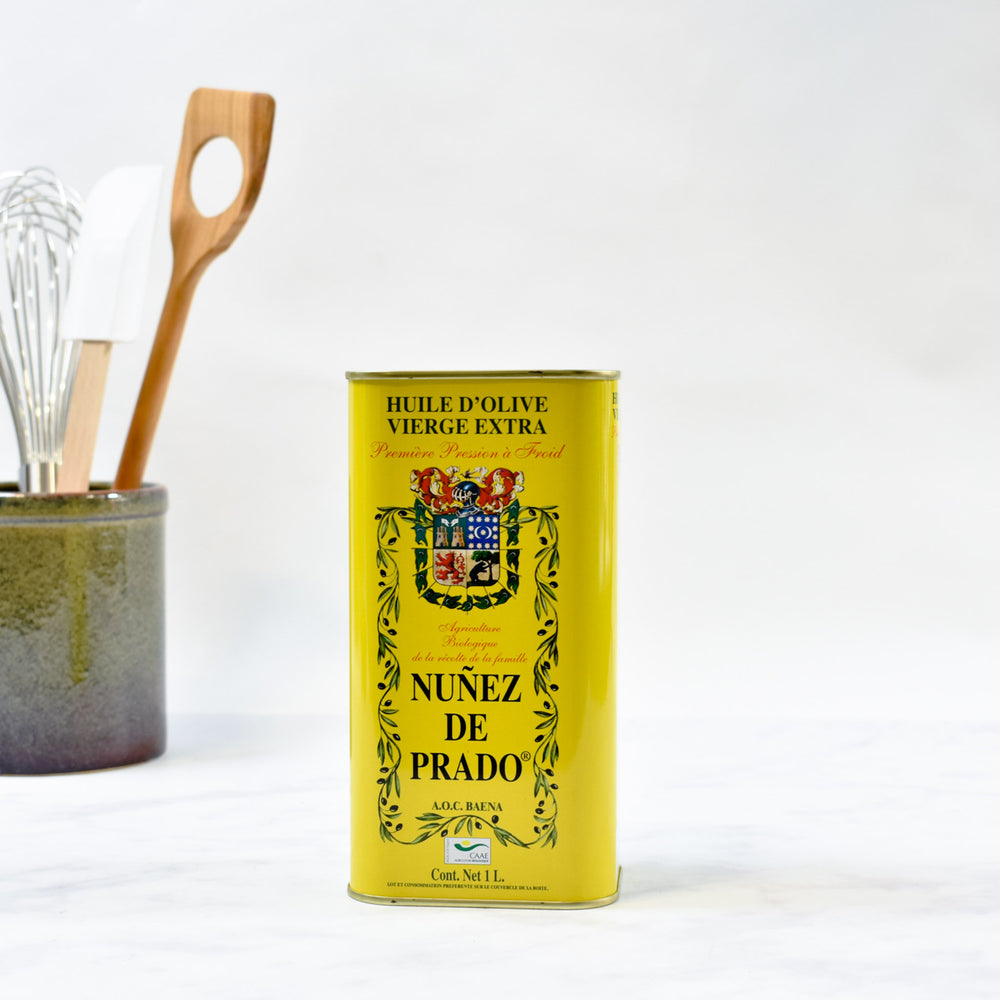 Nunez de Prado Organic Extra Virgin Olive Oil DOP 1 litre lifestyle photograph