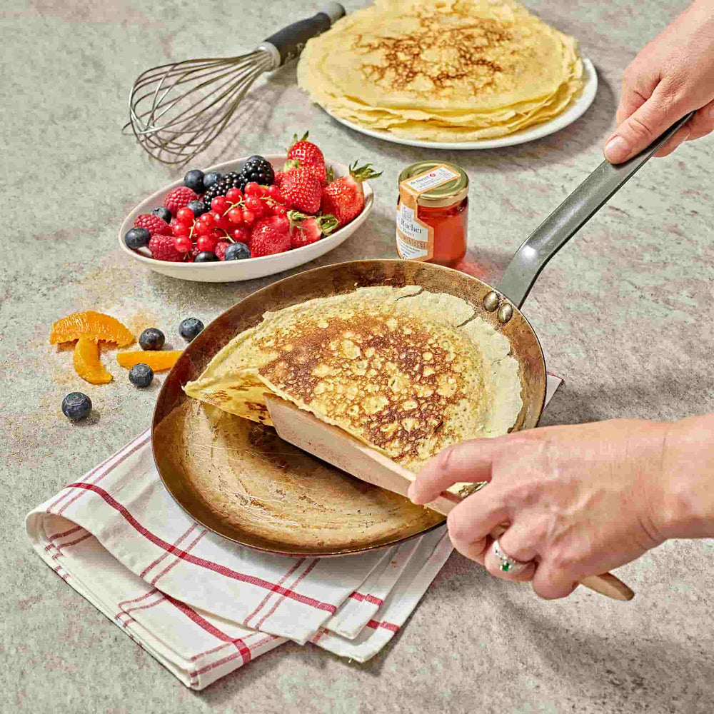 De Buyer Carbone Plus Crepe Pan with Iron Handle