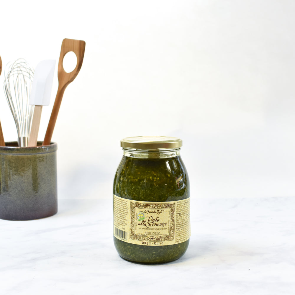 La Favorita Pesto With Genovese Basil DOP 1kg lifestyle photograph