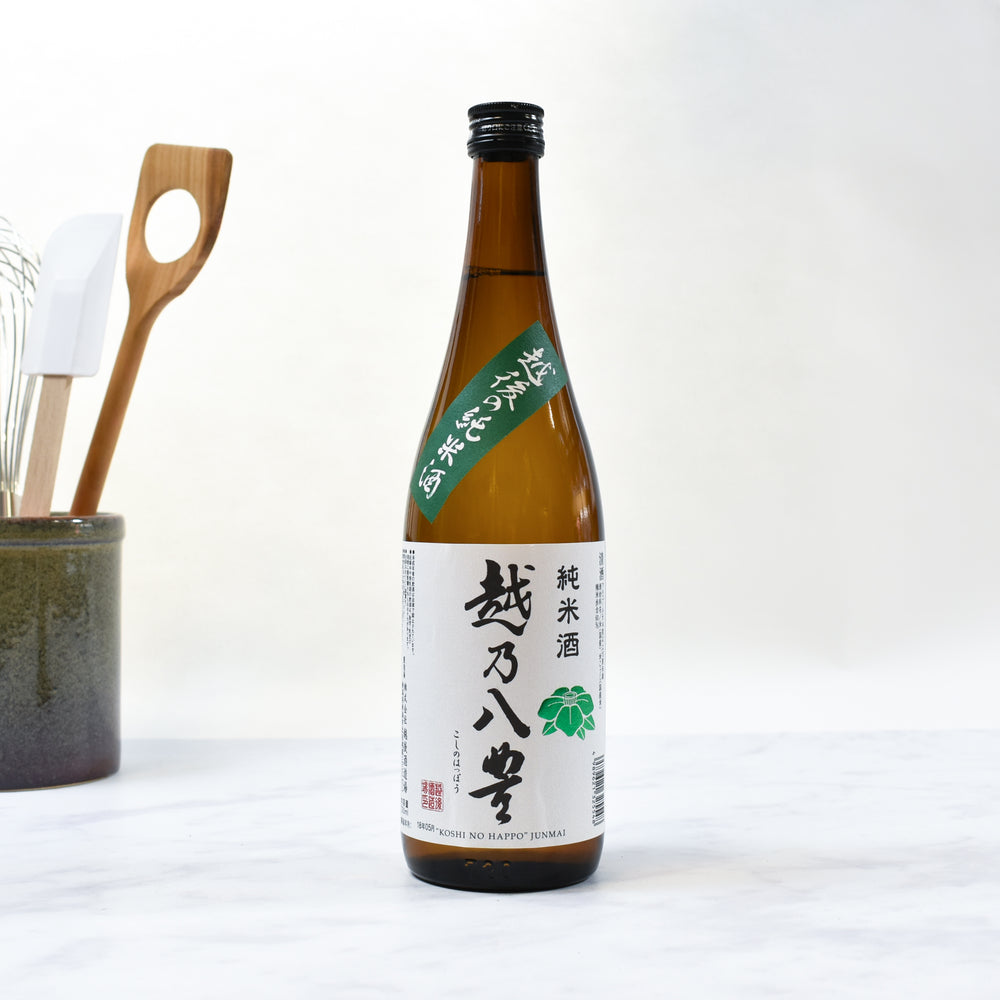 Echigo Koshi No Happou Junmai 720ml lifestyle photograph