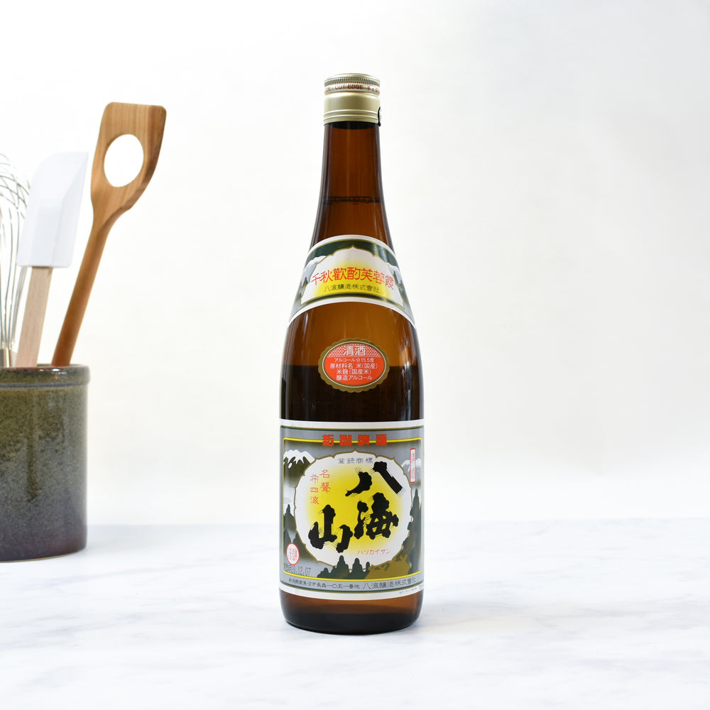 Hakkaisan Seishu Futsushu Sake 720ml lifestyle photograph