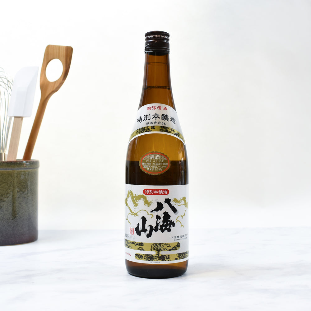 Hakkaisan Tokubetsu Honjozo Sake 720ml lifestyle photograph