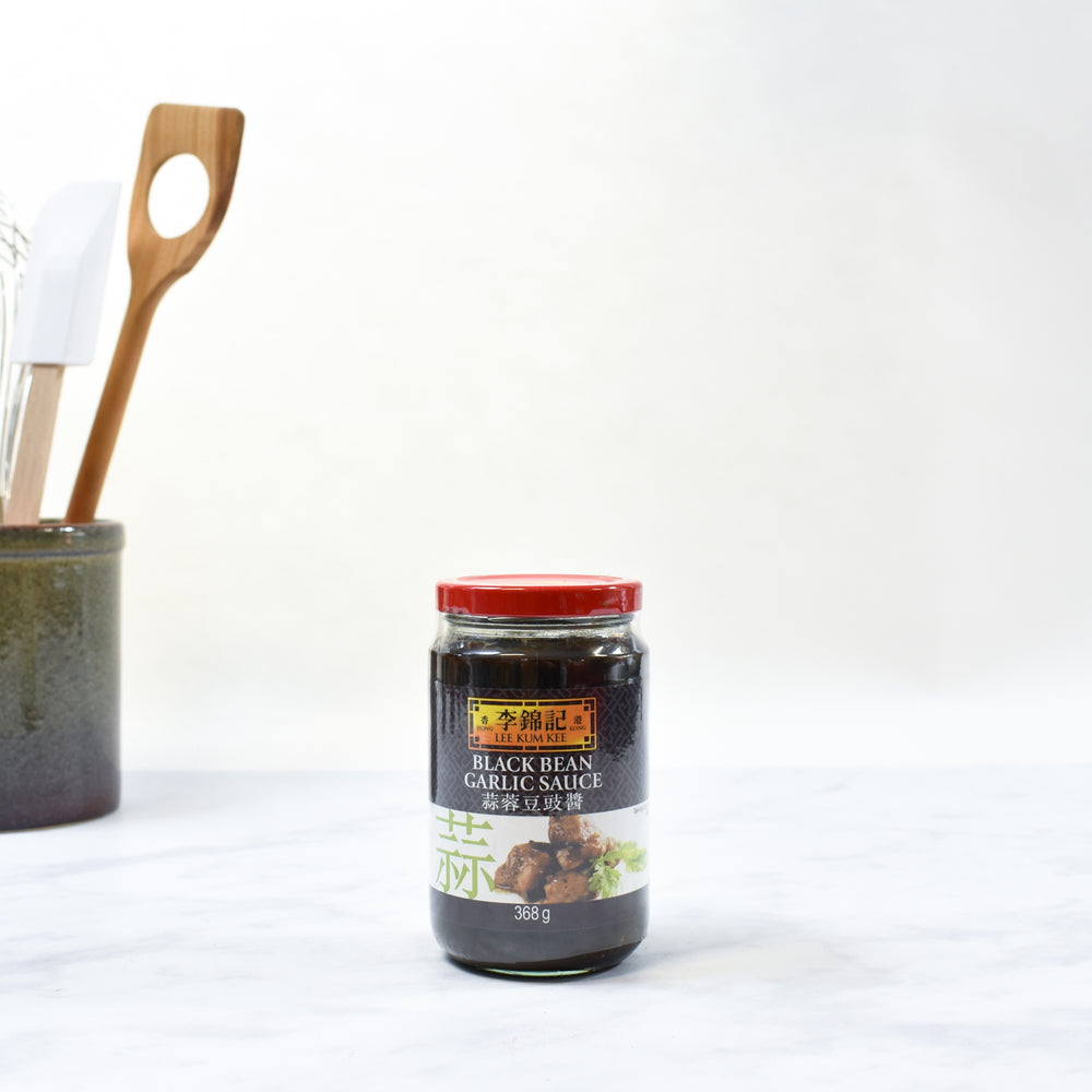 Lee Kum Kee Black Bean Sauce With Garlic, 368g